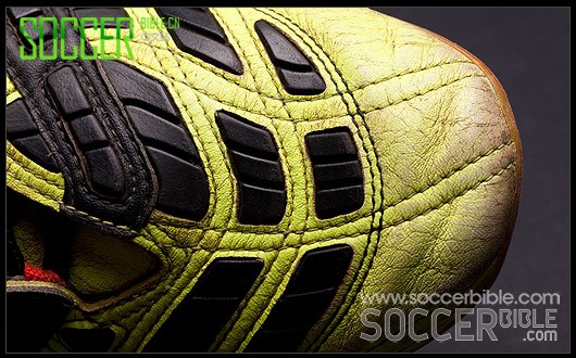 历史长廊——阿迪达斯猎鹰限定配色Accelerator Liga