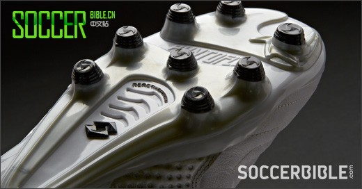  Lotto Fuerzapura III 100 Football Boots - White/Silver