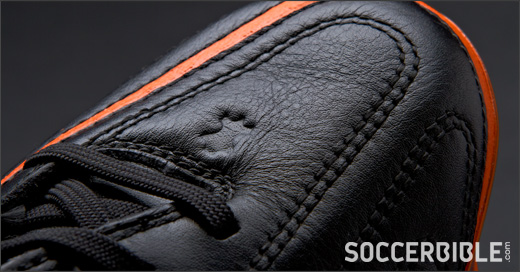 adidas adipure 11Pro 足球战靴——黑/红/白