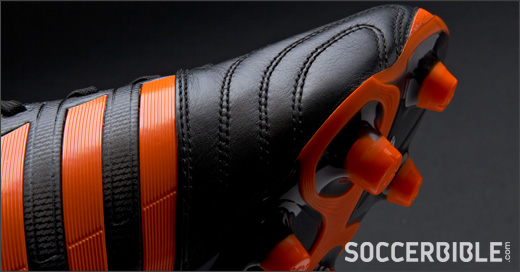 adidas adipure 11Pro 足球战靴——黑/红/白