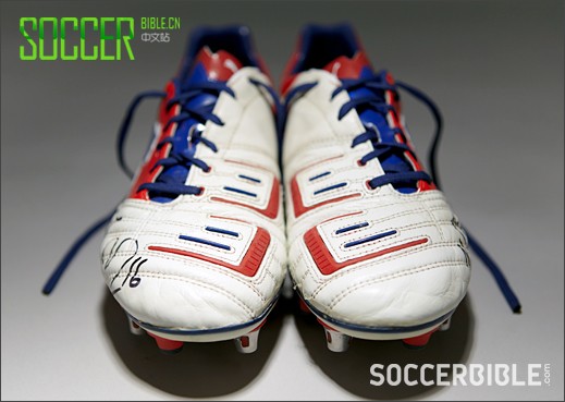 探秘:迈克尔-卡里克落场版PUMA PowerCat