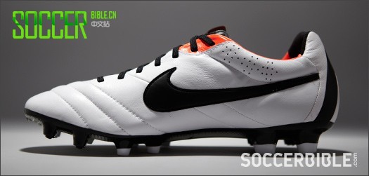 耐克传奇4代足球战靴- 黑白玫红/黑白绿