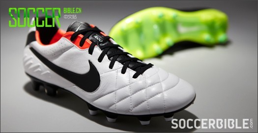 耐克传奇4代足球战靴- 黑白玫红/黑白绿