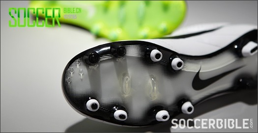 耐克传奇4代足球战靴- 黑白玫红/黑白绿