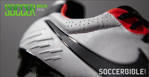 耐克传奇4代足球战靴- 黑白玫红/黑白绿