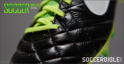 耐克传奇4代足球战靴- 黑白玫红/黑白绿