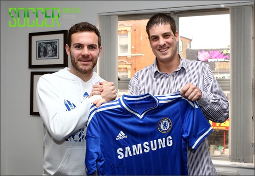 Juan Mata Delivers New Chelsea Shirt To Surprised Fan - Football News