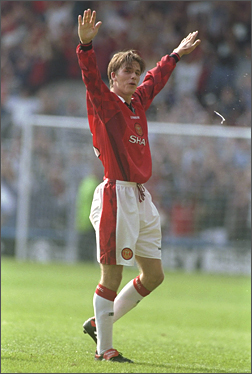 ¾䣺˺ķ-ϴ˹Predator Touch ϵսѥ-