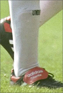 ¾䣺˺ķ-ϴ˹Predator Touch ϵսѥ-