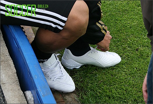 Honda Trains In White-Out Mizuno Ignitus 3 - Boot Spy