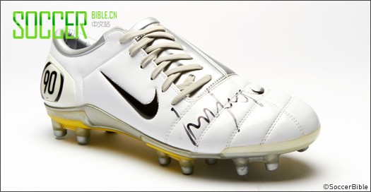 SoccerBible历史长廊——签名球鞋博物馆