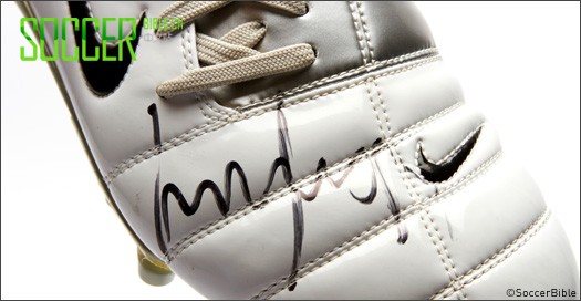 SoccerBible历史长廊——签名球鞋博物馆