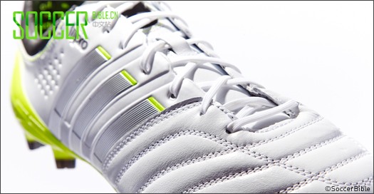 SoccerBibleʷȡ6˫ѰɫƤЬ