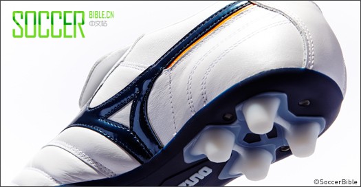 SoccerBibleʷȡ6˫ѰɫƤЬ