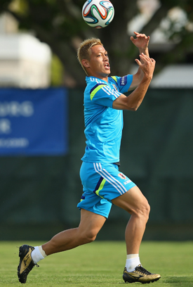 Keisuke Honda (Japan) Mizuno Wave Ignitus III