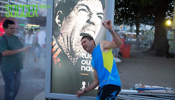 suarez_bite_adidas_billboard_img2