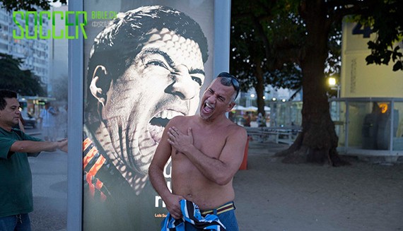 suarez_bite_adidas_billboard_img7