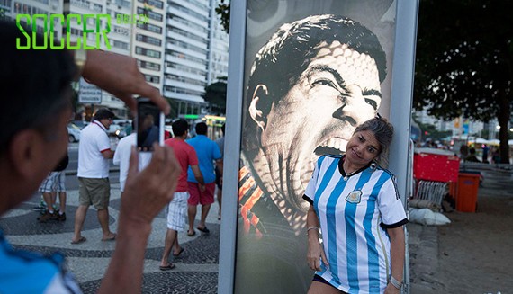suarez_bite_adidas_billboard_img8