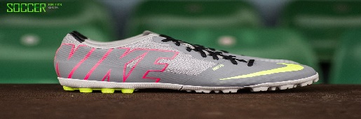 Nike��������ɫBomba Finale II