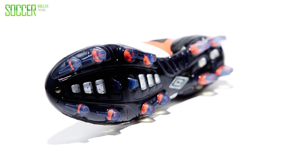 umbro-ux1-white-orng-img4