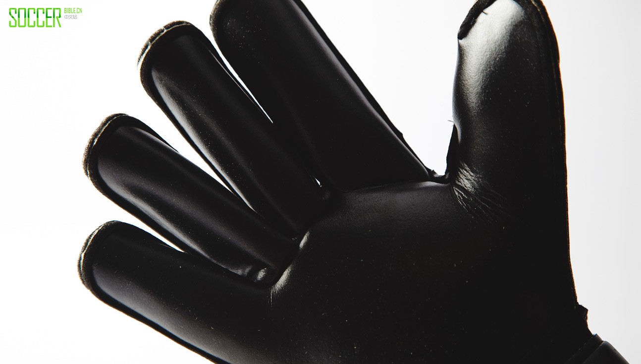 uhlsport_eliminate_white_black_img2