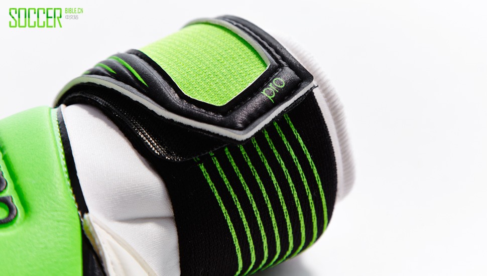 adidas_predator_gloves_zones_neuer_green_img2