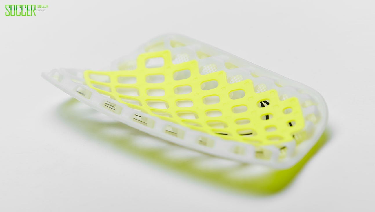 nike-mercurial-flylite-06-jan-img2