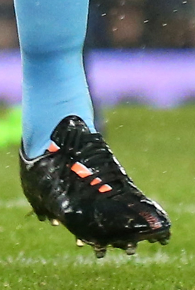 Fernandinho (Man City) adidas 11Pro
