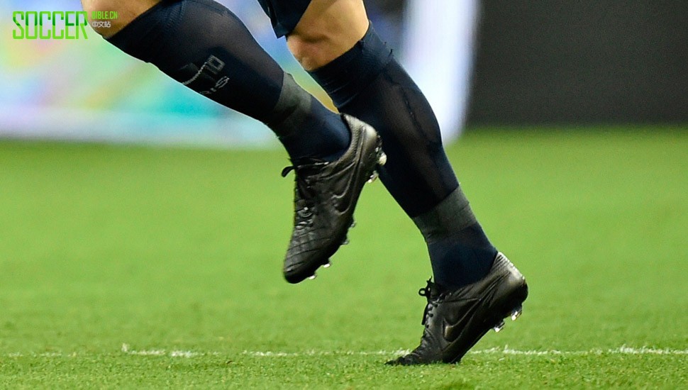 伊布拒绝阿迪达斯和耐克?:足球鞋:足球圣经