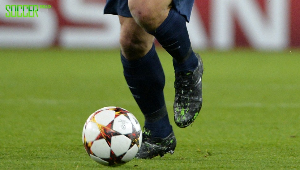 伊布拒绝阿迪达斯和耐克?:足球鞋:足球圣经