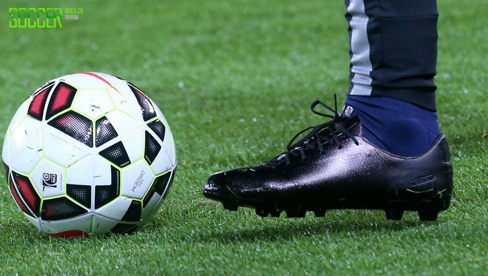 伊布拒绝阿迪达斯和耐克?:足球鞋:足球圣经