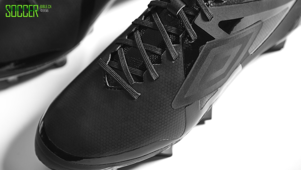 umbro-velocita-blackout-img3