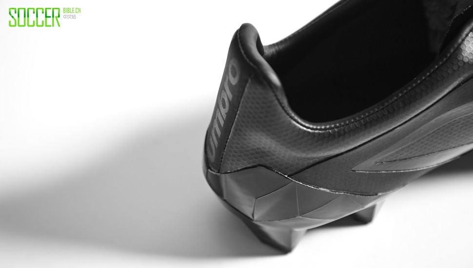 umbro-velocita-blackout-img7