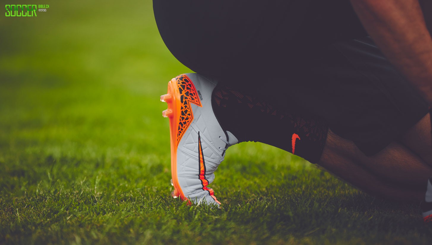 ʵ: Nike Hypervenom Phinish II