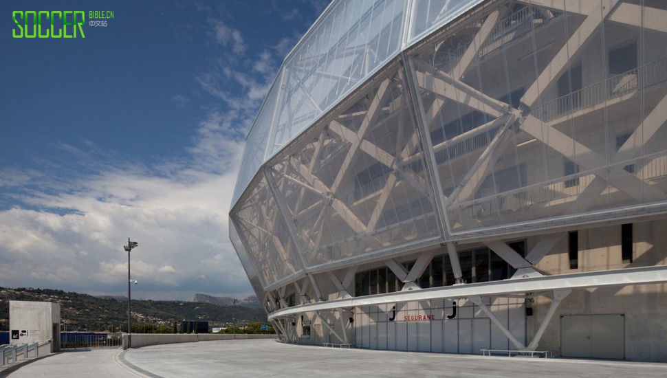 allianz-riviera-1