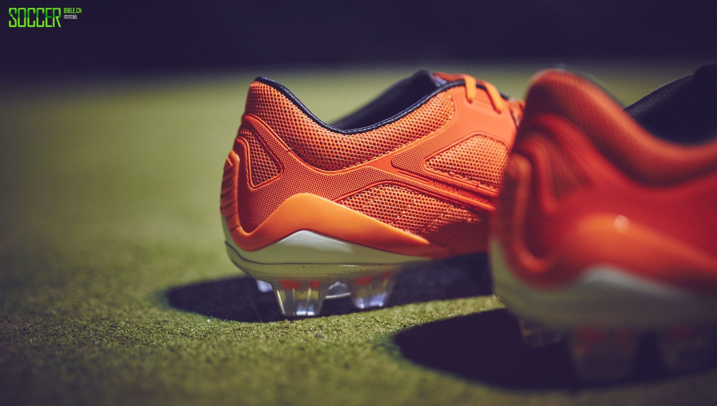  Umbro UX 2.0 ⣺