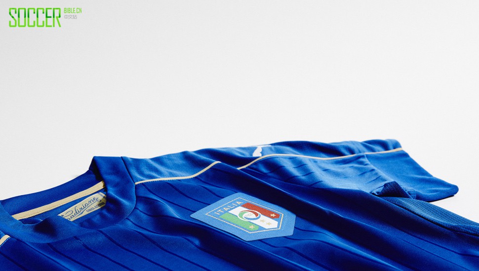 italy-soccerbible-16-closer-look-1
