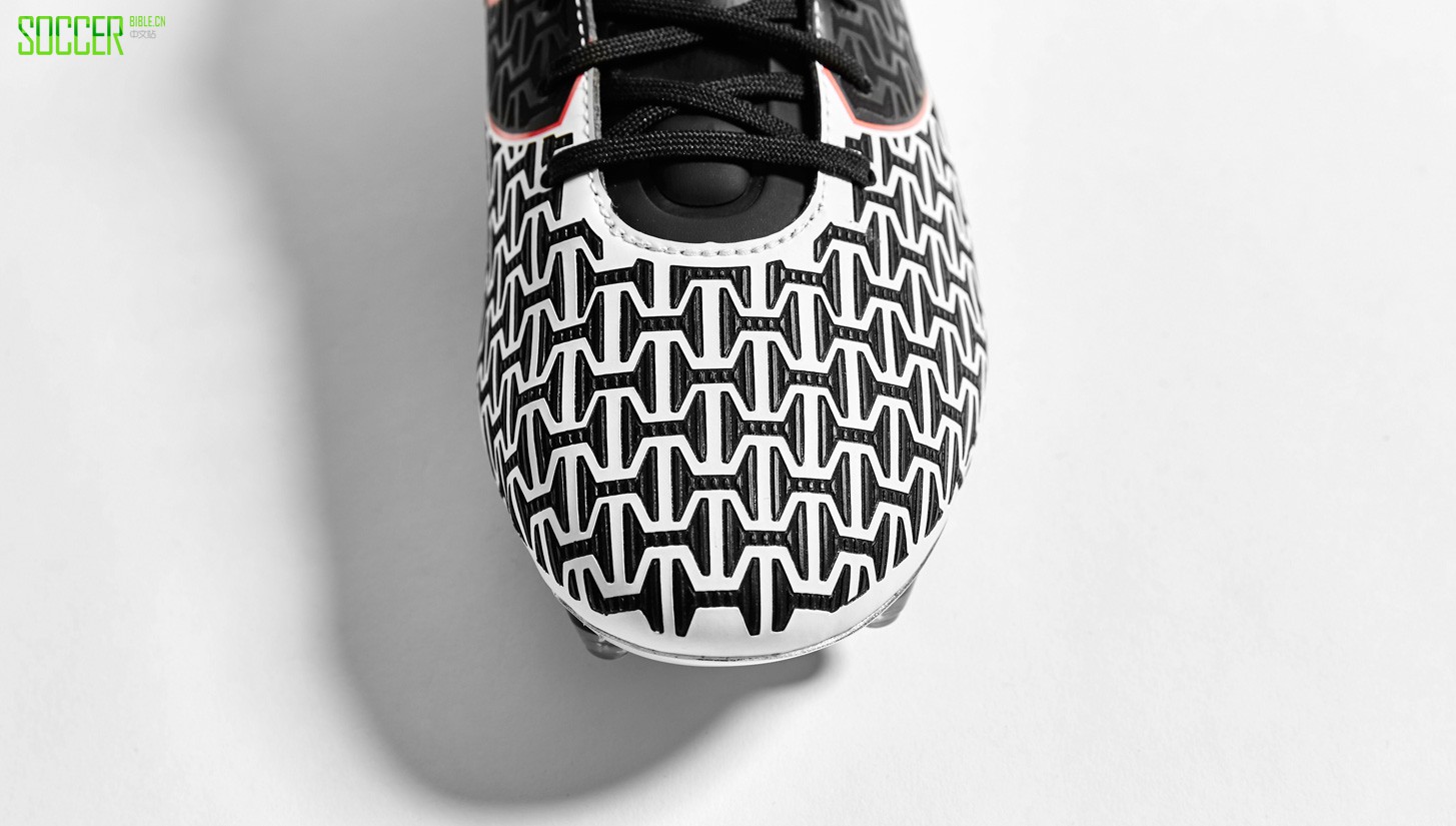 clutchfit-2-blk-wht-red-img3