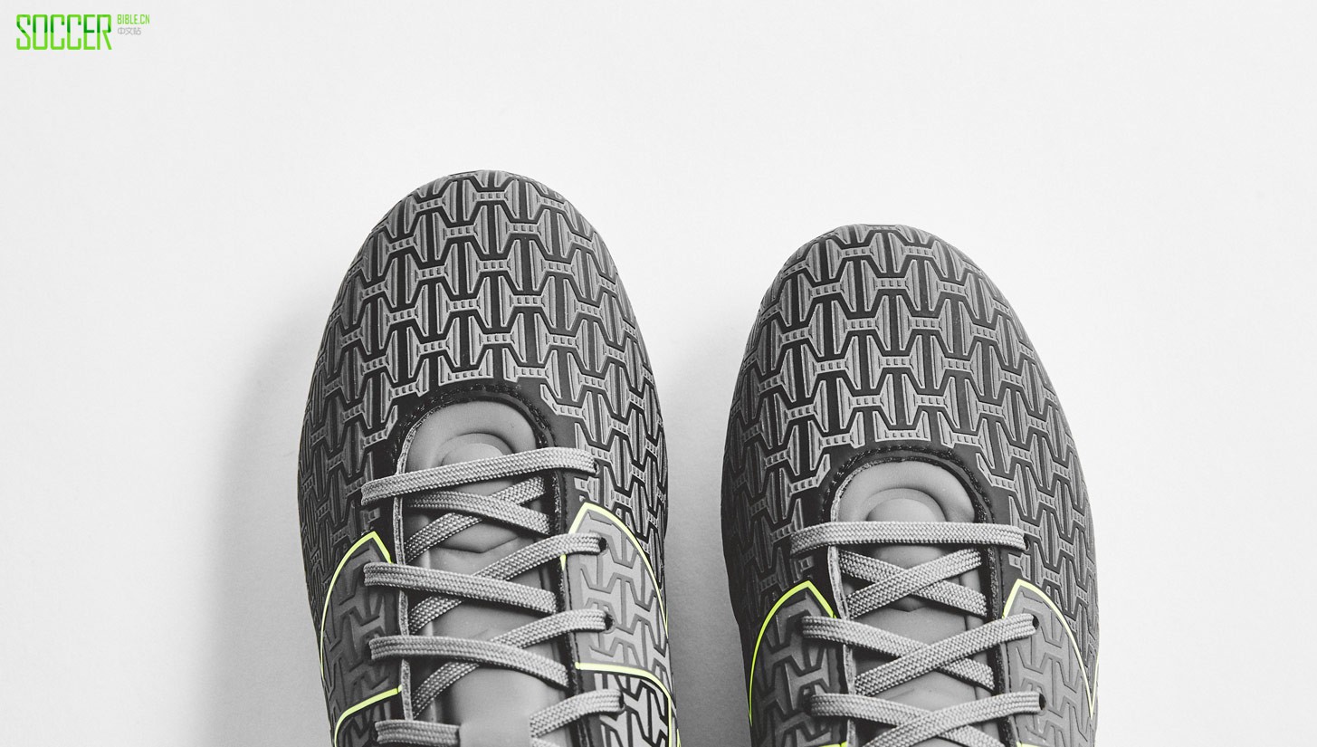 ua-clutchfit-blk-yel-img12