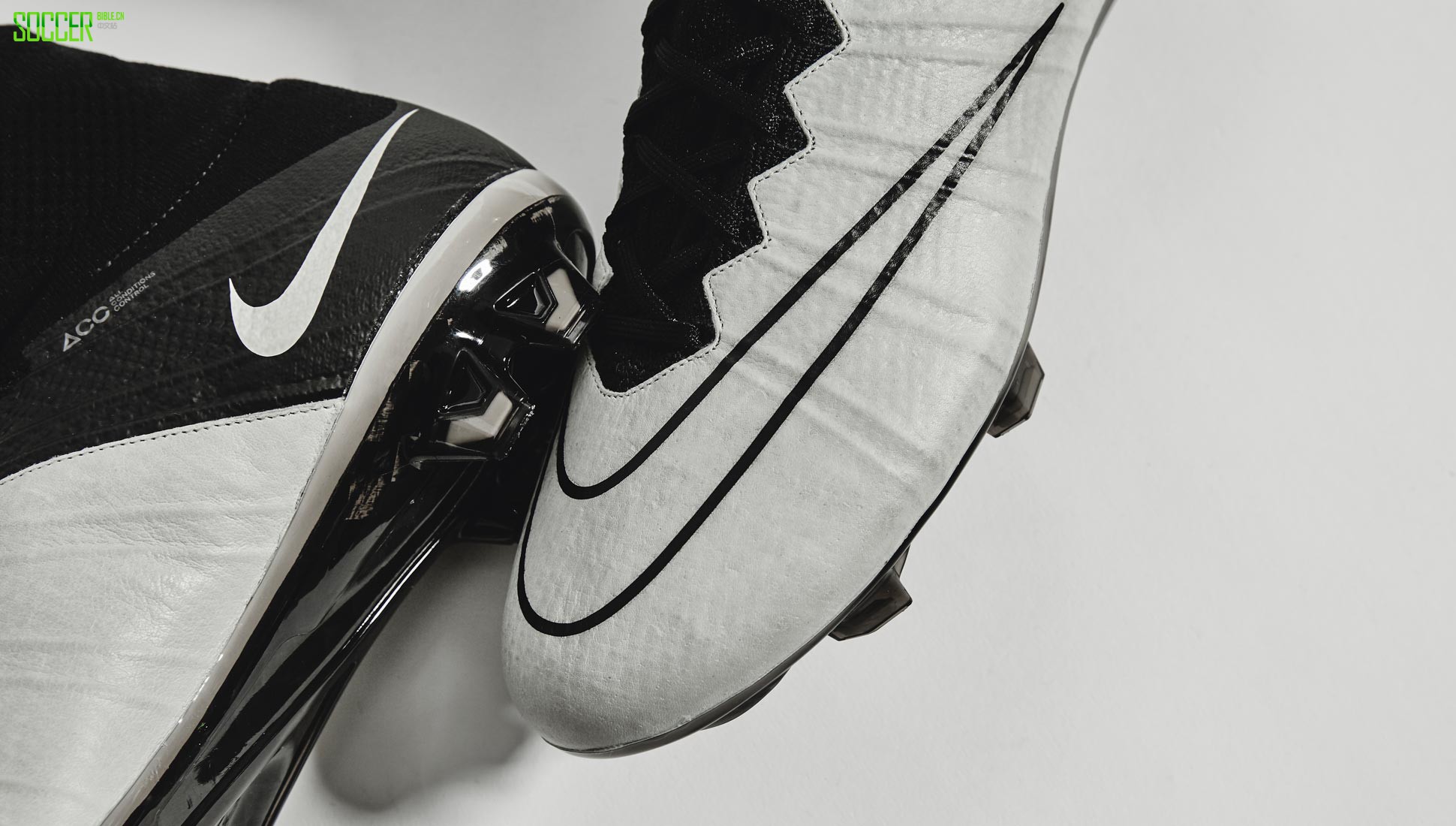 �Ϳ˷���Tech Craft��װ�ڰ���ɫMercurial Superfly IV����Ь