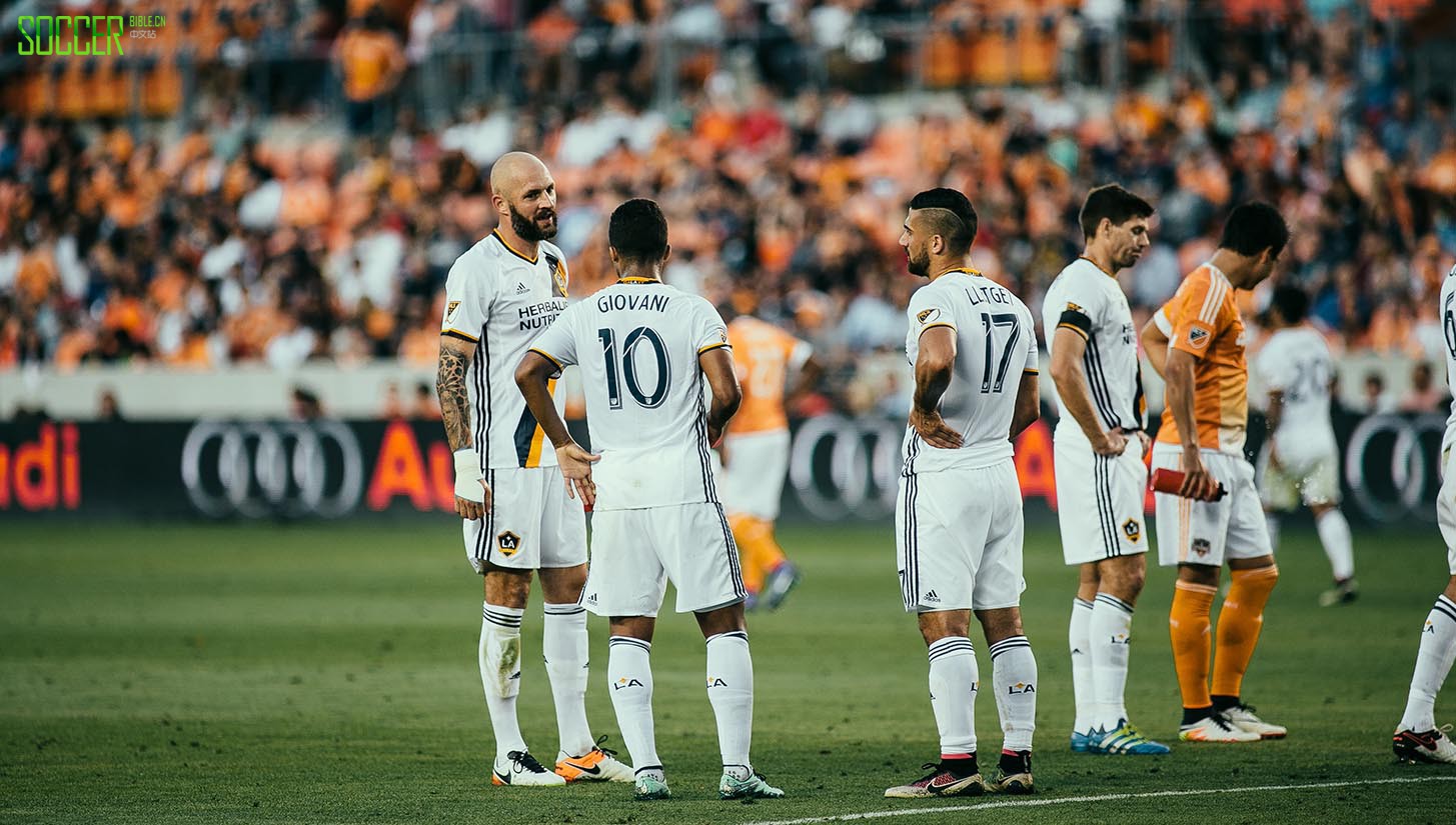 houston-v-la-framed-75