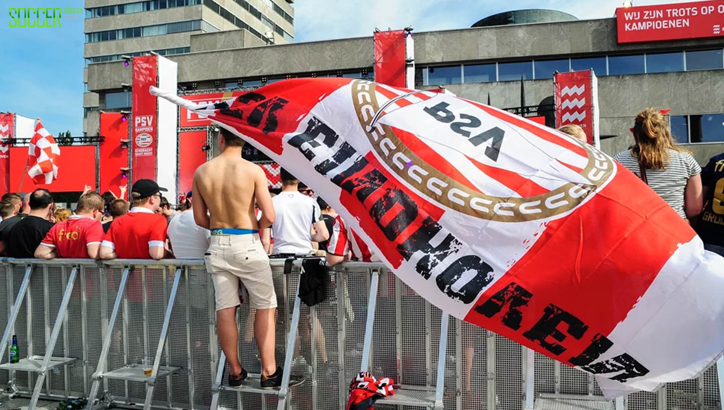 psv-celebrations-soccerbible_0005_layer-5