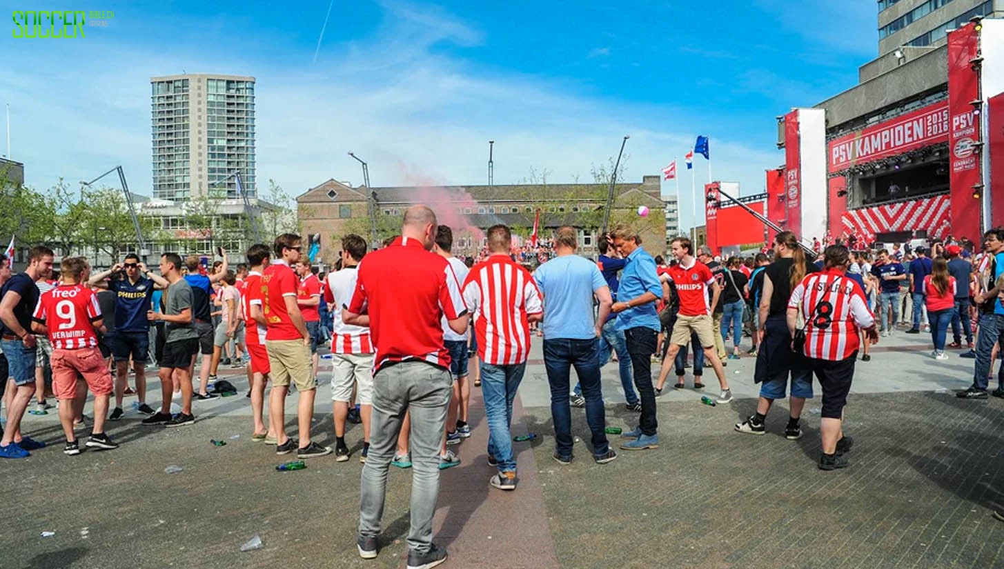 psv-celebrations-soccerbible_0004_layer-6