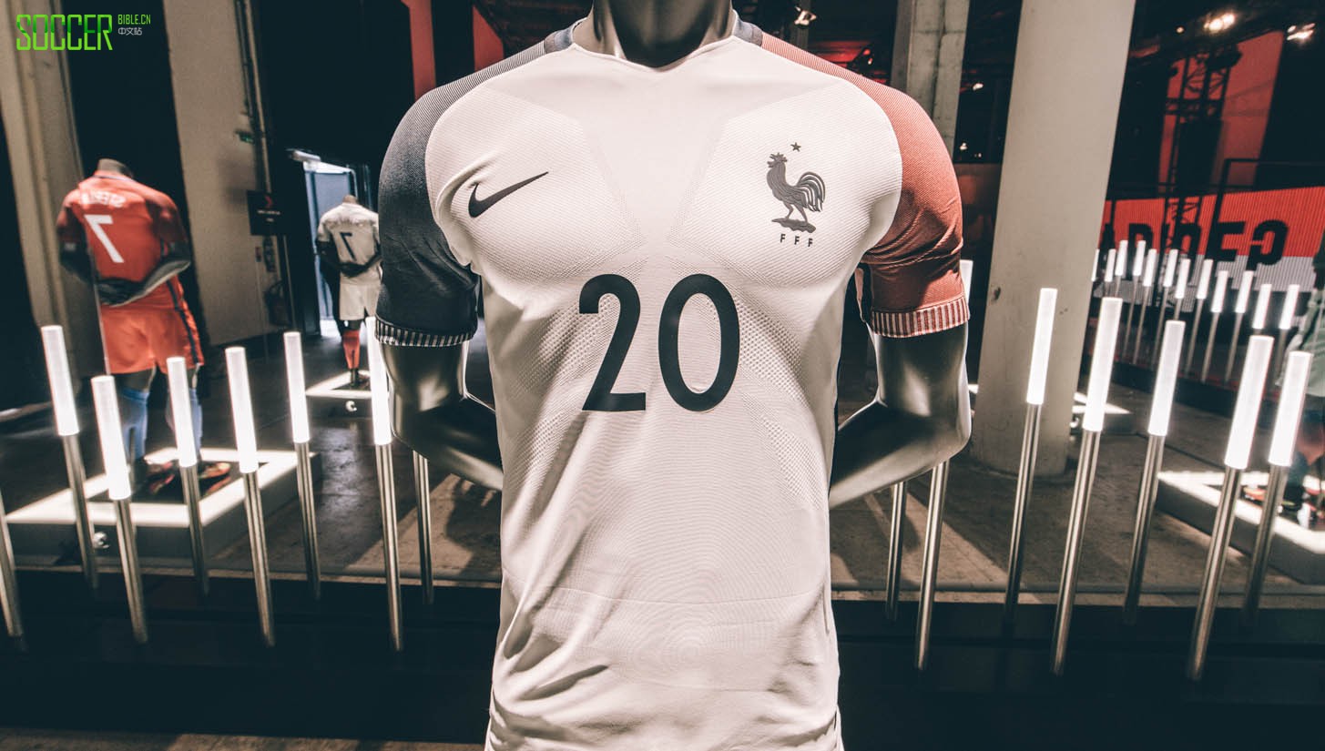 nike-palais-of-speed_0003_ap-9