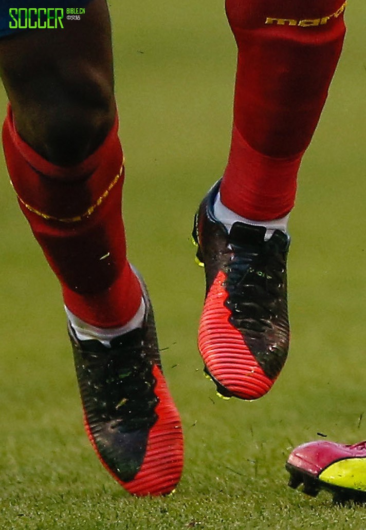 Walter Ayov (Ecuador) Nike Mercurial Vapor XI