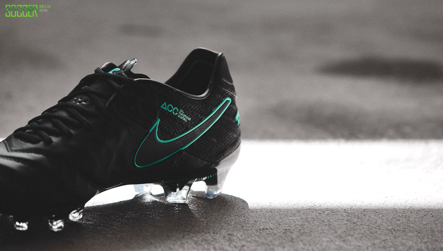 pitch-dark-nike-closer-look-img3