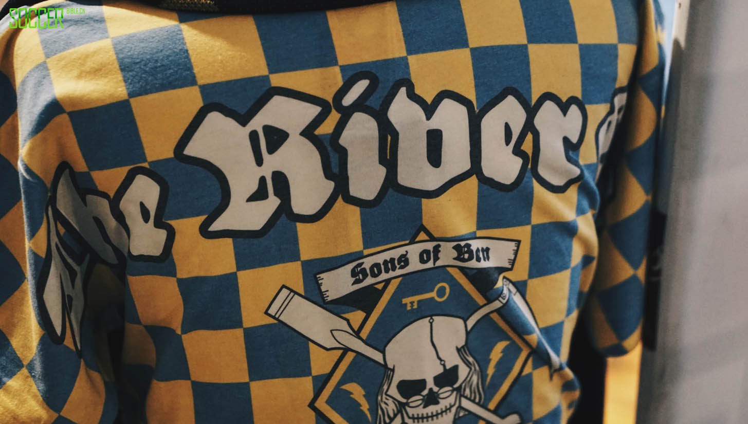 mitchell-and-ness-soccerbible_0025_img_2660