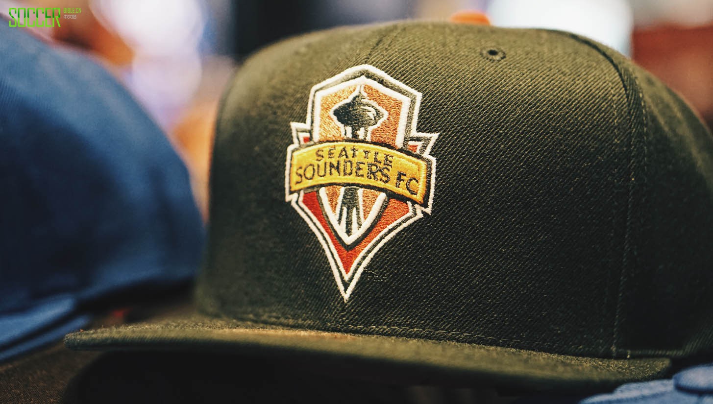 mitchell-and-ness-soccerbible_0027_img_2656