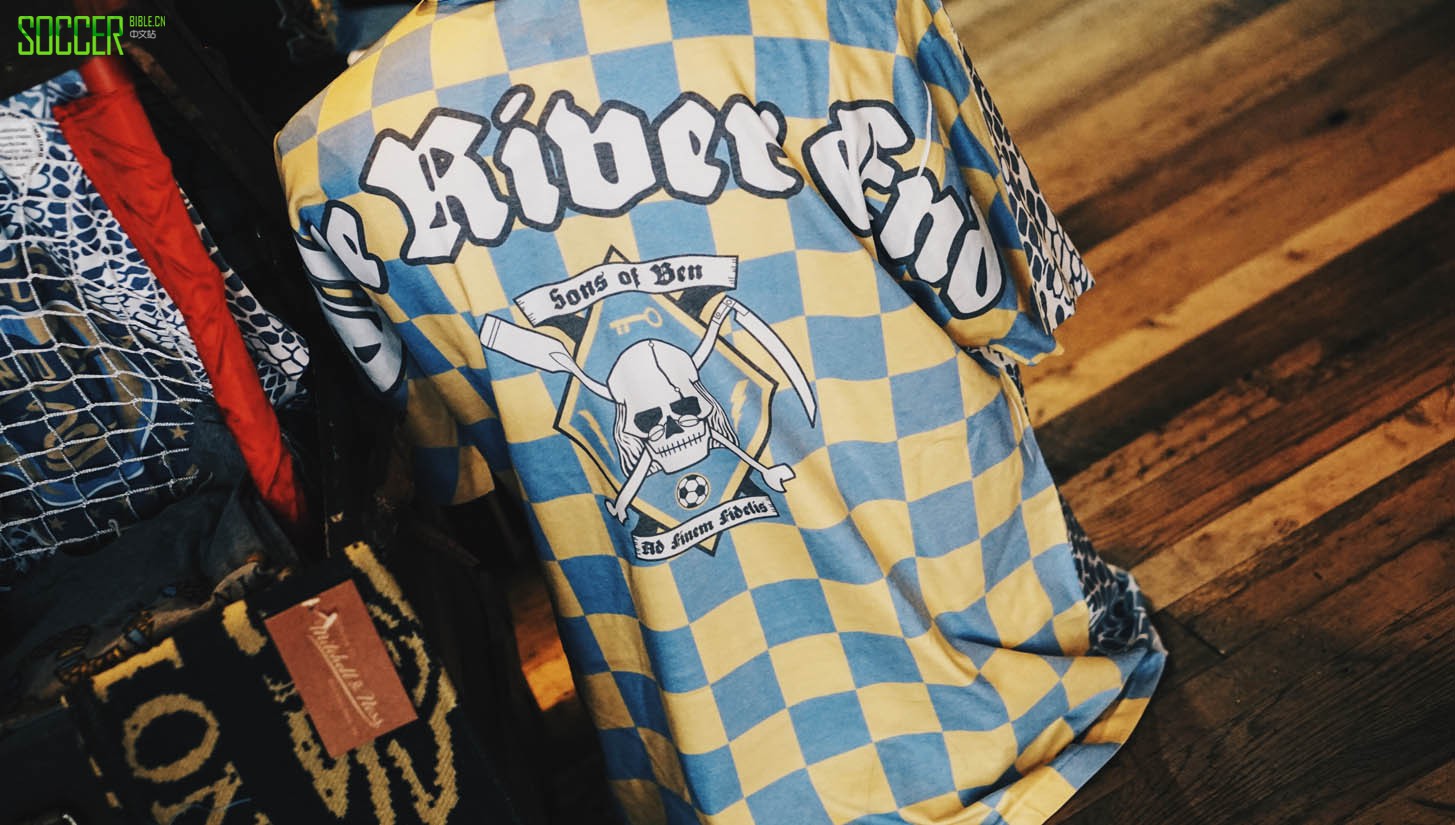 mitchell-and-ness-soccerbible_0038_img_2631