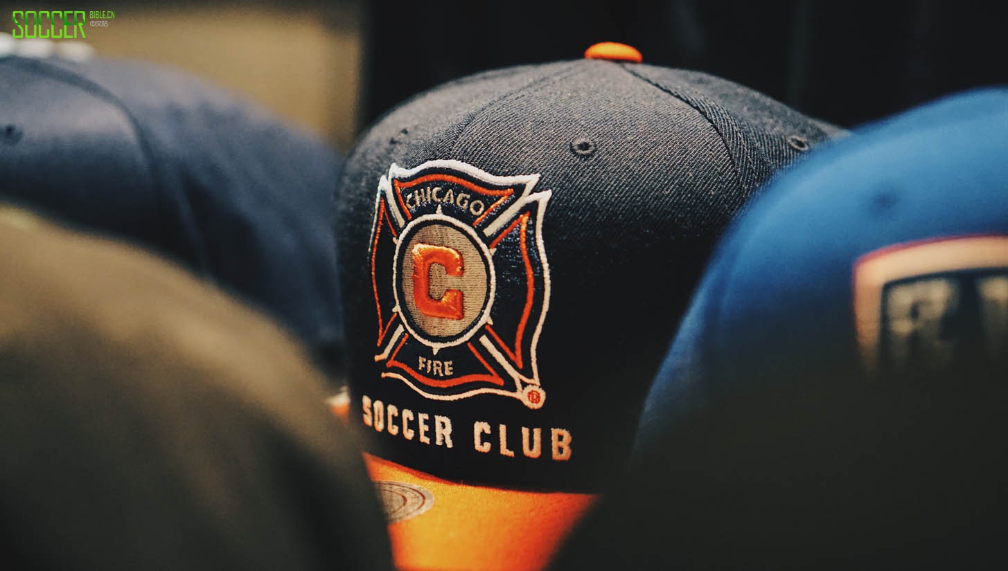 mitchell-and-ness-soccerbible_0022_img_2670